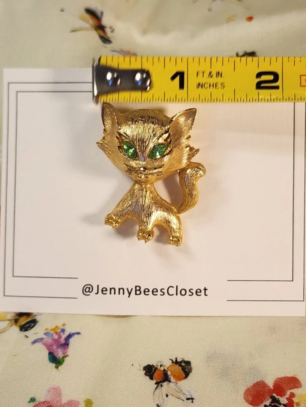 VINTAGE Gold-Tone Cat Brooch With Distinctive Green Rhinestone Eyes